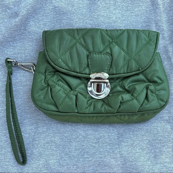 VERA BRADLEY Puffy Quilted Wristlet in Fern/Green - Picture 1 of 5
